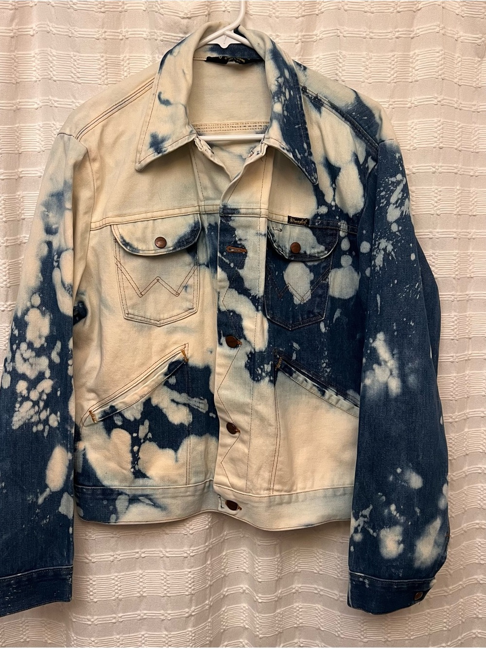 Wrangler Two-Tone Bleach Effect Denim Jacket in Blue & Cream. Vintage